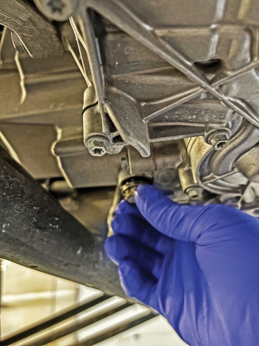 Loosen or Tighten drain plug