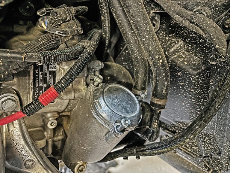 Can-Am Maverick R oil filter case